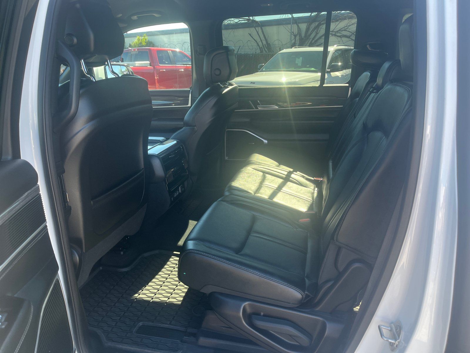 Used 2022 Jeep Wagoneer Series II AWD/4WD image 28