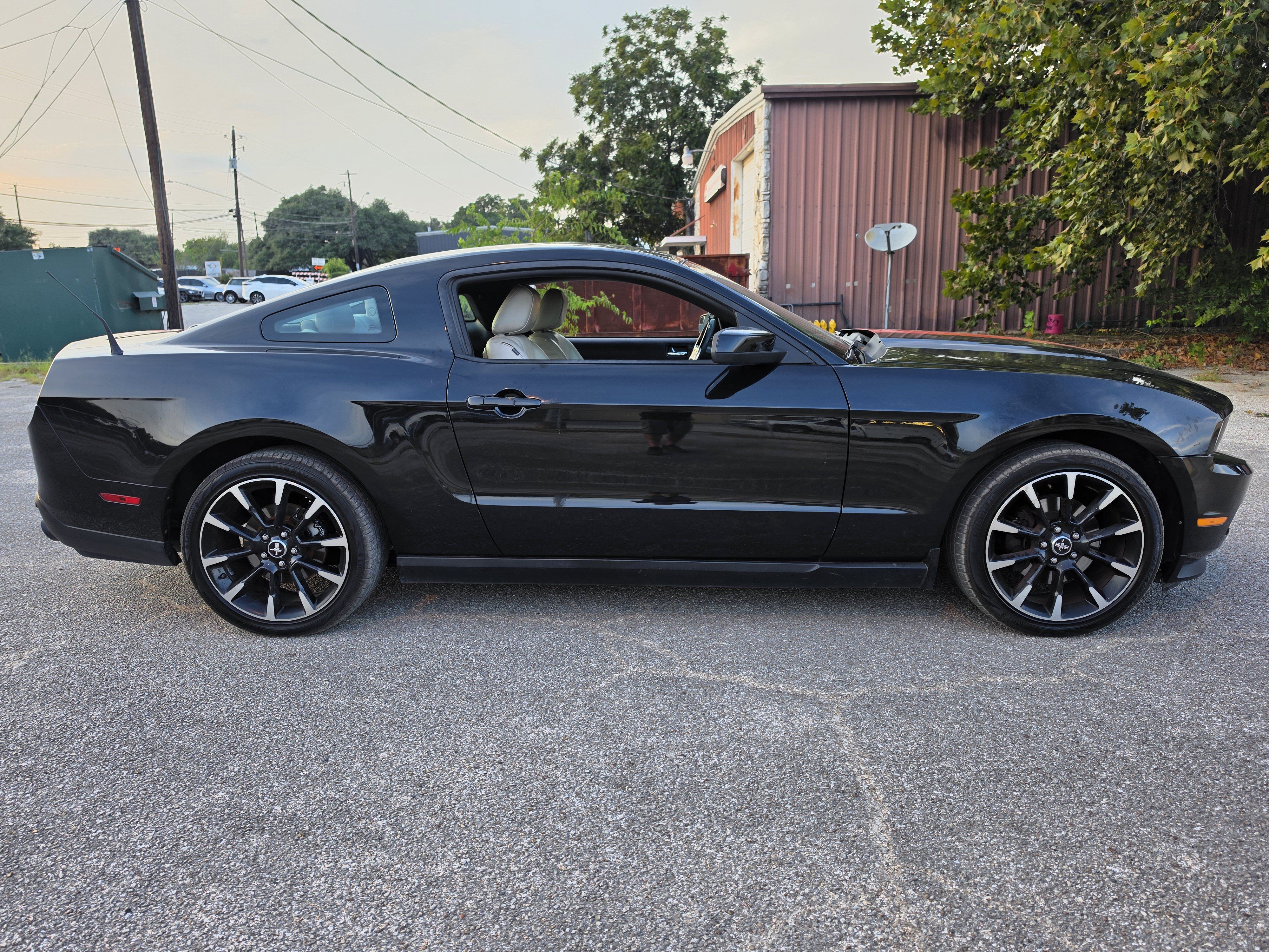 Used 2012 Ford Mustang Premium w/ V6 Performance Pkg RWD image 8