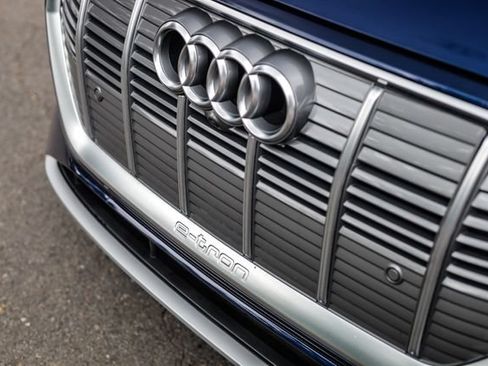 Used 2022 Audi e-tron Premium Plus AWD/4WD image 11