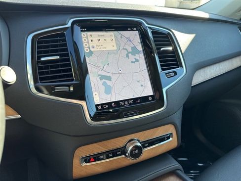 Certified 2025 Volvo XC90 B6 Plus image 24