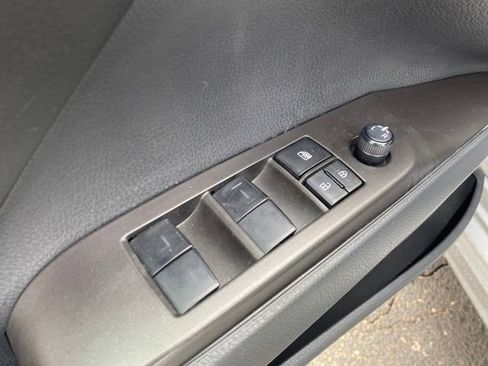 Used 2023 Toyota Camry SE image 15