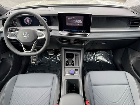 Used 2025 Volkswagen Tiguan SE R-Line AWD/4WD image 20