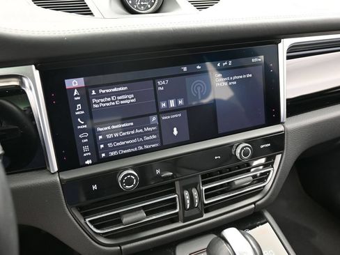 Certified 2023 Porsche Macan Turbo AWD/4WD image 20