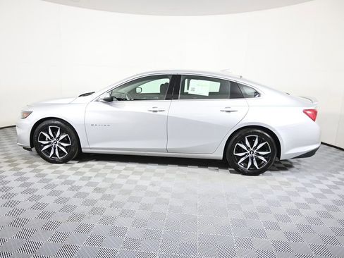 Used 2017 Chevrolet Malibu LT image 3
