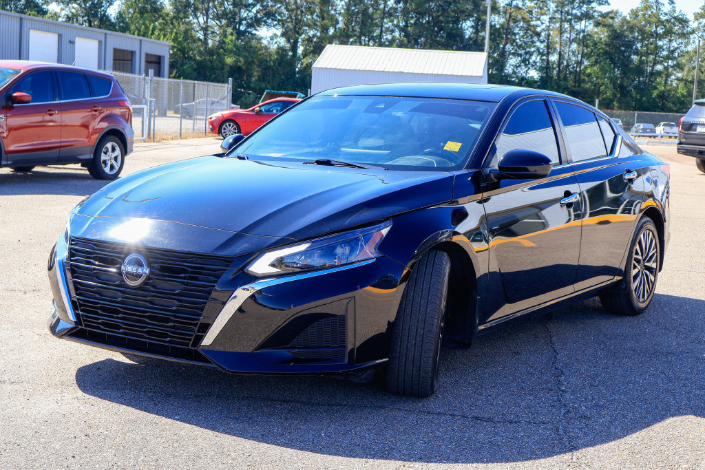 Used 2023 Nissan Altima 2.5 SV w/ SV Premium Package FWD image 24