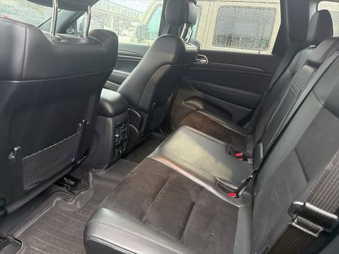 Used 2017 Jeep Grand Cherokee Altitude image 8
