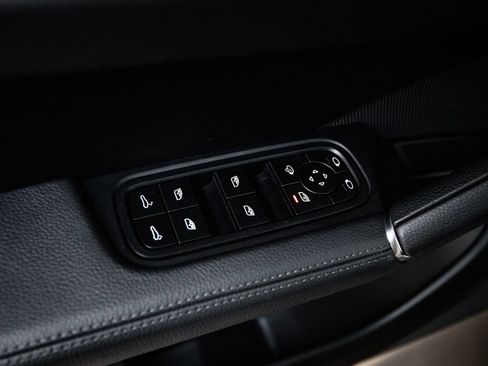 Certified 2023 Porsche Cayenne AWD/4WD image 22