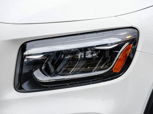 Certified 2025 Mercedes-Benz GLB 250 4MATIC image 7