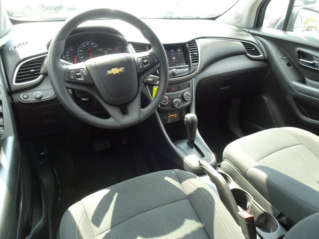 Used 2022 Chevrolet Trax LS w/ Tint and Cruise Package AWD/4WD image 13