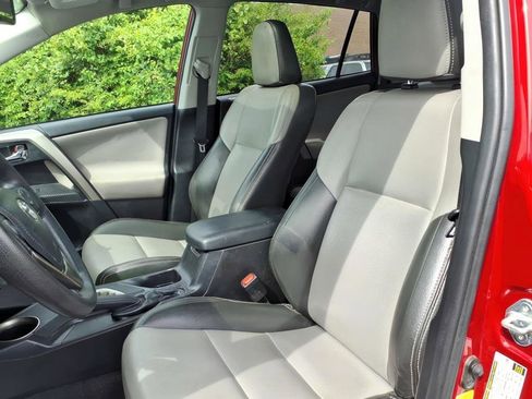 Used 2014 Toyota RAV4 XLE AWD/4WD image 16