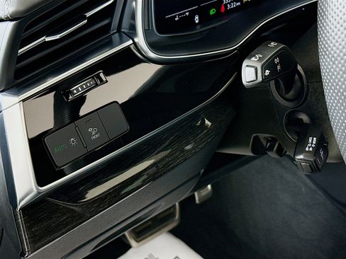 Used 2021 Audi SQ7 Premium Plus image 10