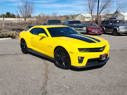 Used 2010 Chevrolet Camaro SS image 2