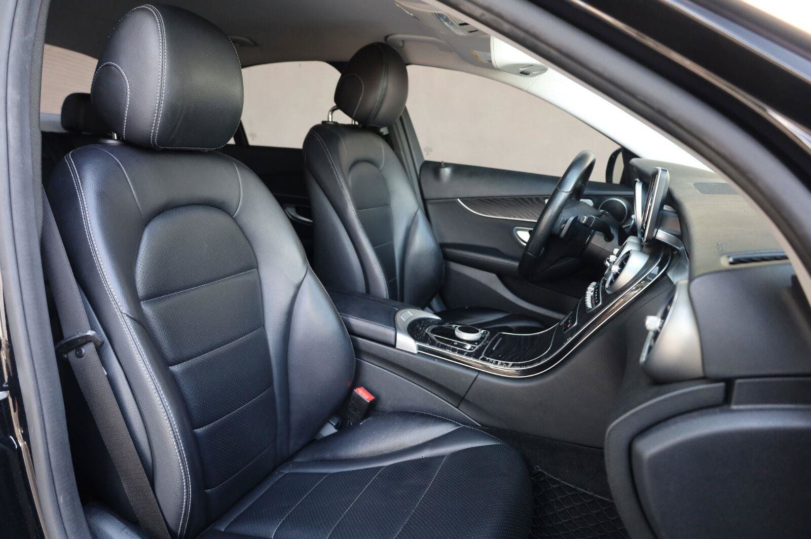 Used 2017 Mercedes-Benz C 300 4MATIC Sedan image 38