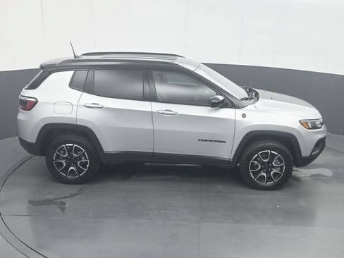 Used 2025 Jeep Compass Trailhawk AWD/4WD image 26