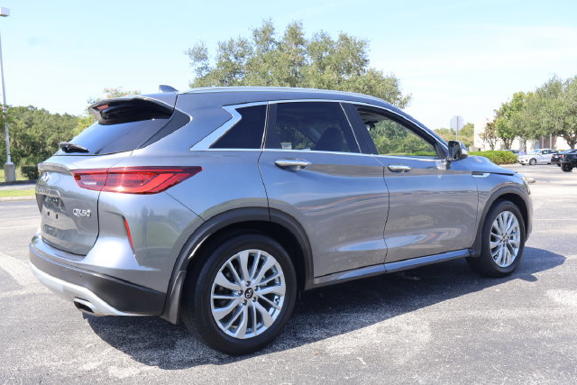 Used 2023 INFINITI QX50 Luxe FWD image 9