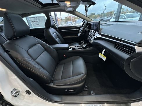 New 2025 Nissan Altima 2.5 SR image 14