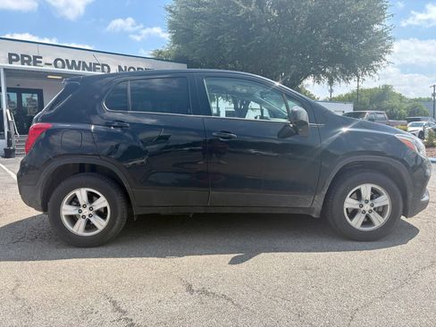 Used 2022 Chevrolet Trax LS w/ Tint and Cruise Package AWD/4WD image 2
