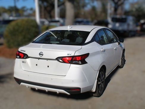 Used 2020 Nissan Versa SV image 7