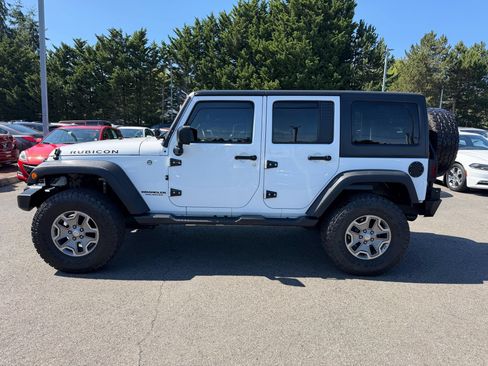 Used 2017 Jeep Wrangler Unlimited Rubicon w/ Connectivity Group AWD/4WD image 2