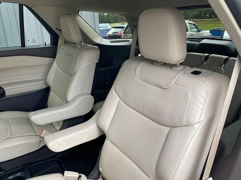 Certified 2021 Ford Explorer Platinum w/ Equipment Group 601A image 32