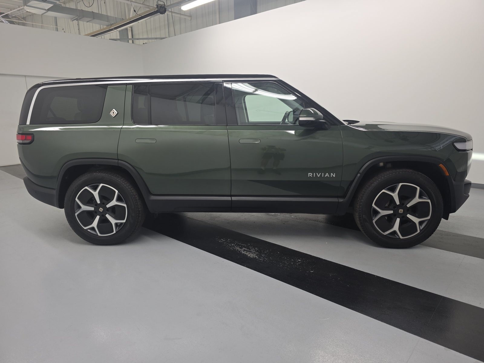Used 2024 Rivian R1S Adventure Dual AWD/4WD image 6