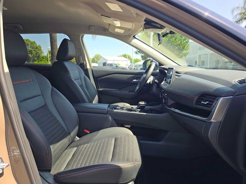 Used 2025 Nissan Rogue SV AWD/4WD image 10