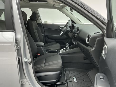 Used 2025 Hyundai Venue SEL image 25