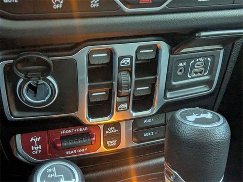 Used 2024 Jeep Wrangler Rubicon w/ Technology Group image 29