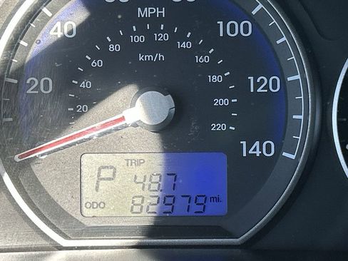 Used 2012 Hyundai Santa Fe GLS image 16