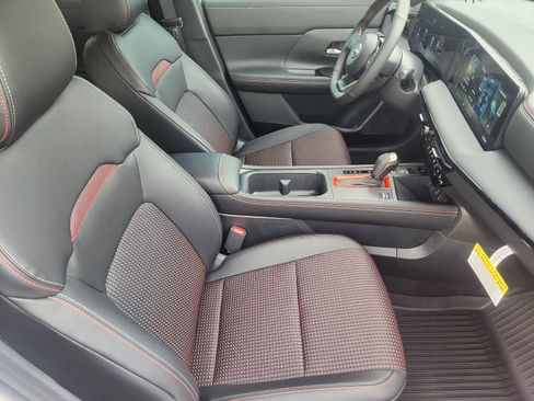New 2026 Nissan Kicks SR FWD image 13
