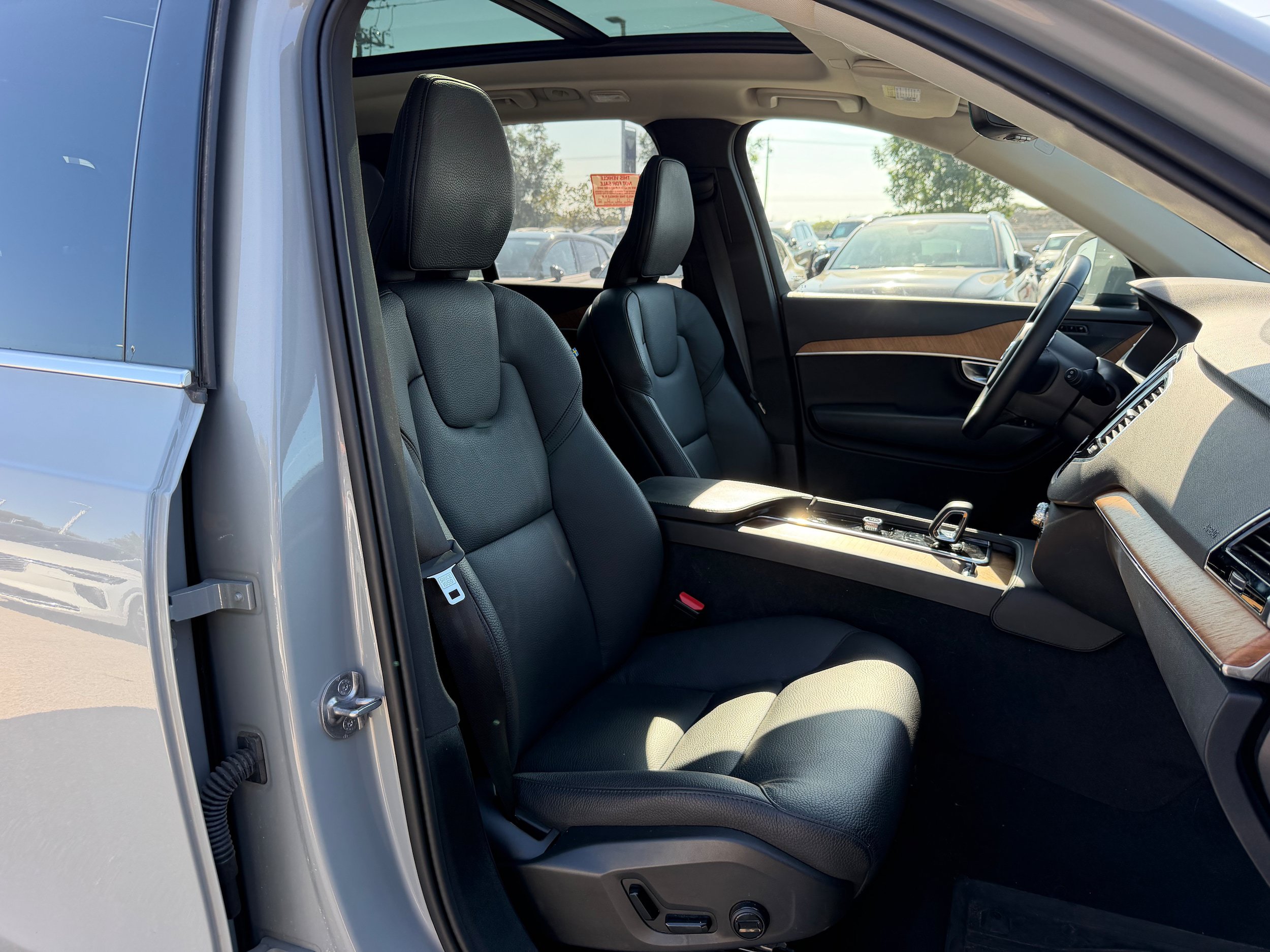 Certified 2024 Volvo XC90 T8 Plus w/ Protection Package Premier AWD/4WD image 10