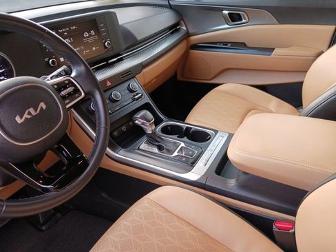 Certified 2024 Kia Carnival LX image 24