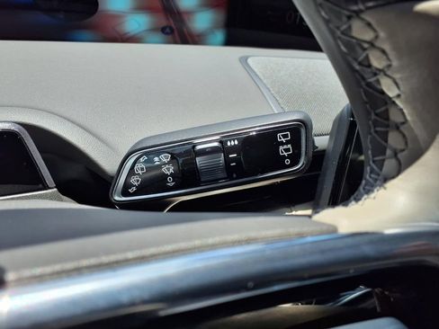 Used 2024 Lincoln Nautilus Premier AWD/4WD image 20