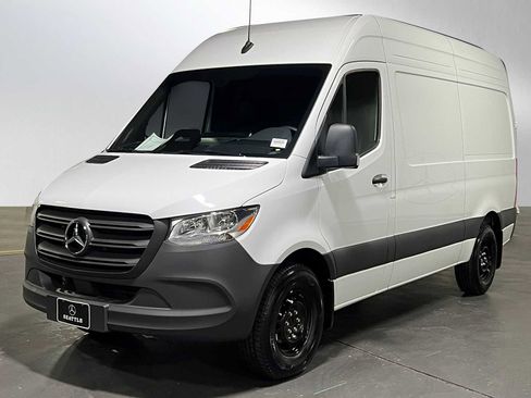 Used 2025 Mercedes-Benz Sprinter 2500 image 7