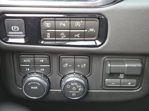 New 2026 GMC Yukon Elevation w/ Elevation Premium Package image 14