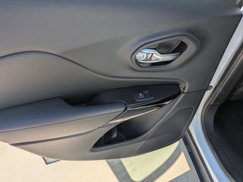 Used 2023 Jeep Cherokee Altitude Lux image 11