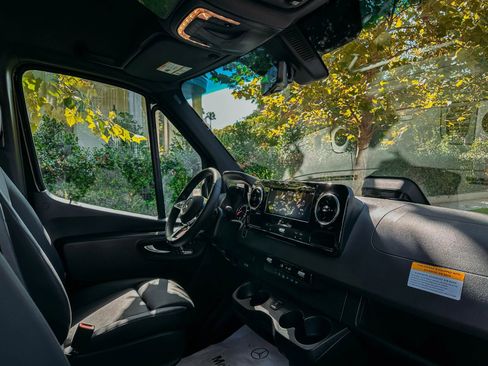 Used 2025 Mercedes-Benz Sprinter 3500 image 4