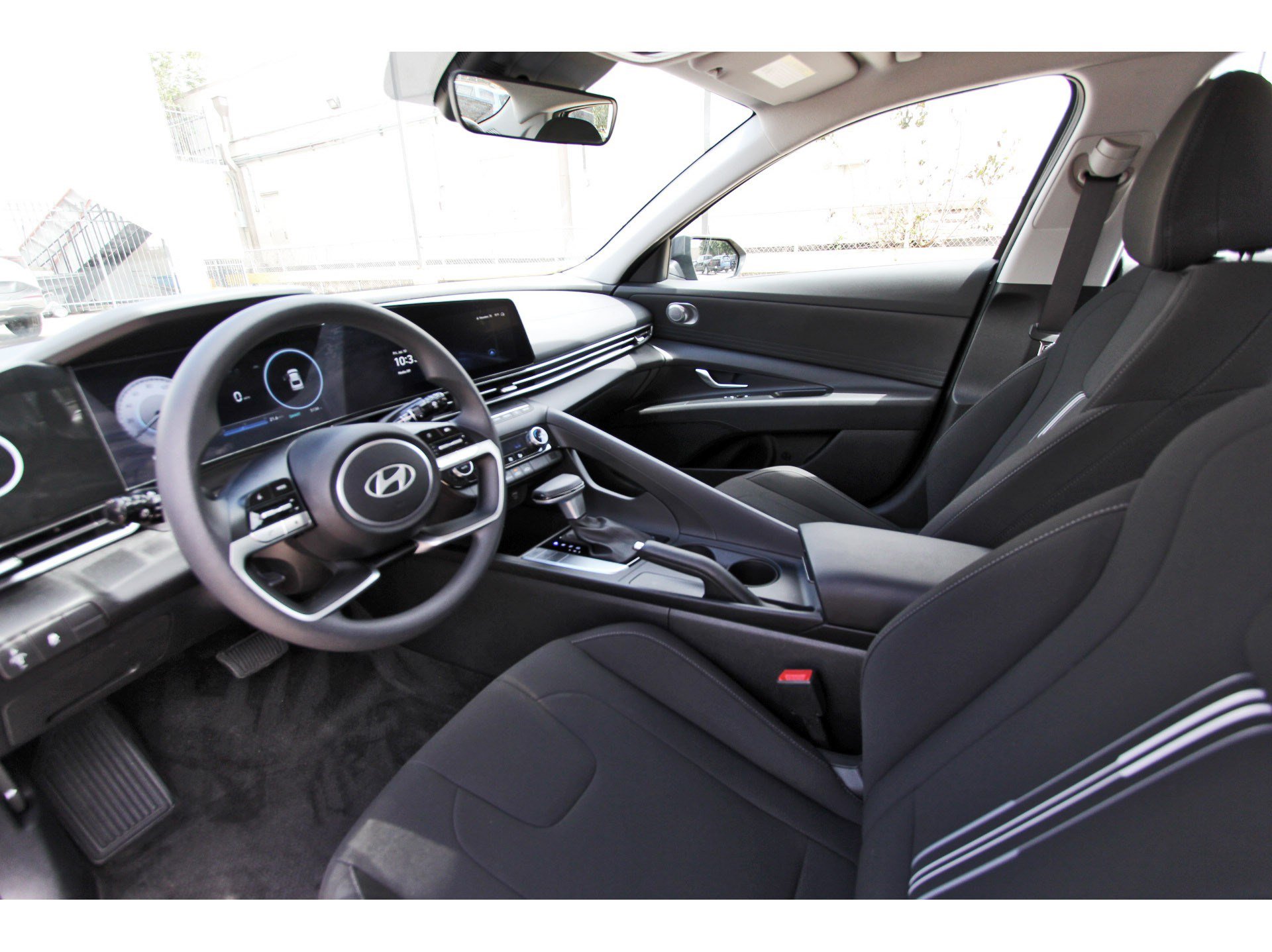 Used 2024 Hyundai Elantra SEL FWD image 31