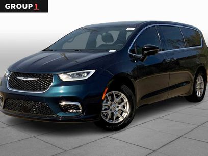 New 2025 Chrysler Pacifica Select