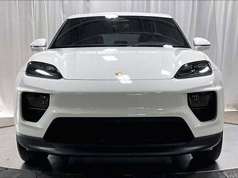 Used 2026 Porsche Macan 4 Electric image 12