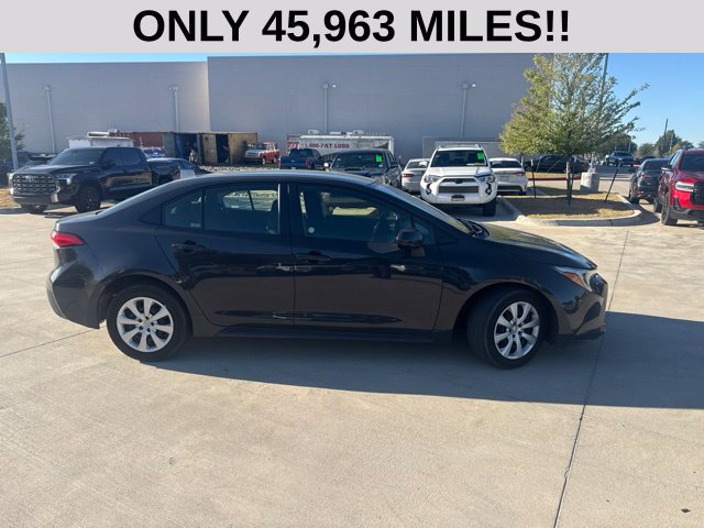 Used 2025 Toyota Corolla LE FWD image 2