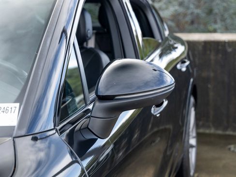 Certified 2023 Porsche Cayenne Platinum Edition w/ Performance Package image 17