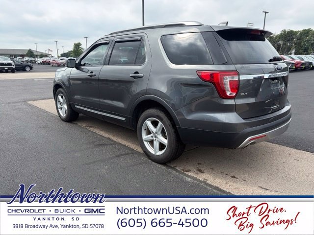 Used 2017 Ford Explorer XLT w/ Equipment Group 202A AWD/4WD image 11