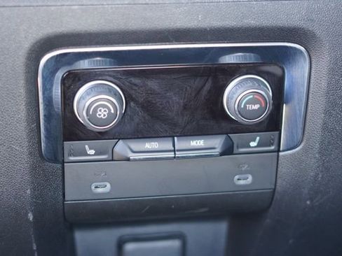 Used 2023 Chevrolet Suburban Premier image 31