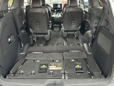 Used 2022 Toyota Sienna XSE w/ XSE Plus Package image 17