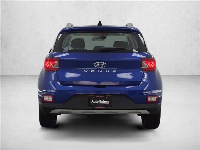 Used 2022 Hyundai Venue SEL FWD image 7
