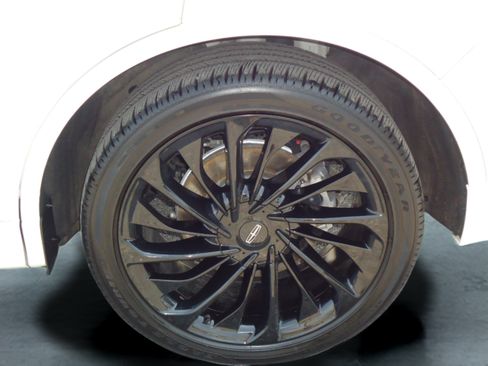Certified 2025 Lincoln Aviator Reserve w/ Jet Appearance Package AWD/4WD image 9