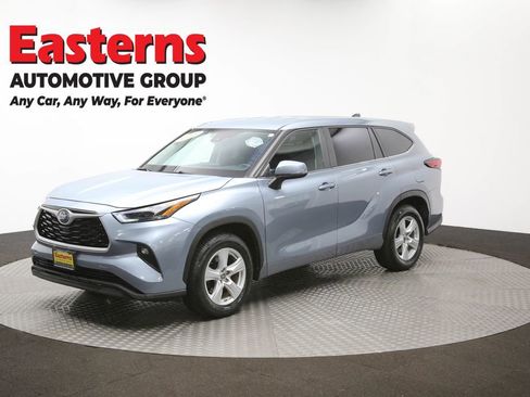 Used 2023 Toyota Highlander LE image 56