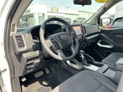 Used 2022 Nissan Frontier SV image 28