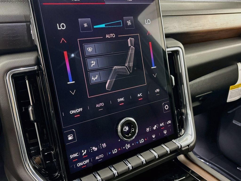 New 2026 GMC Yukon Denali w/ Denali Reserve Package AWD/4WD image 16